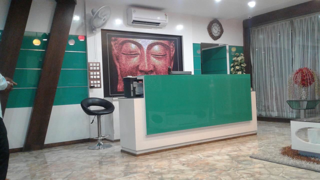 Sankeshvar Hotel The Grand Parshwanath מראה חיצוני תמונה