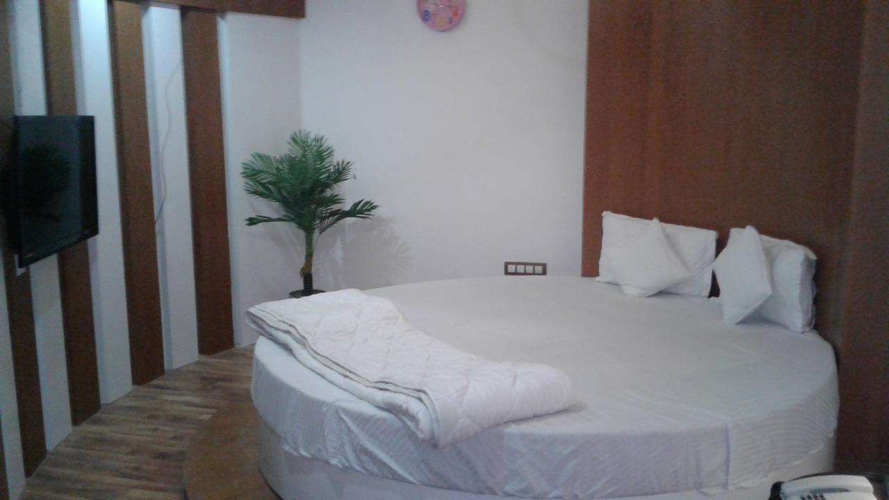 Sankeshvar Hotel The Grand Parshwanath מראה חיצוני תמונה